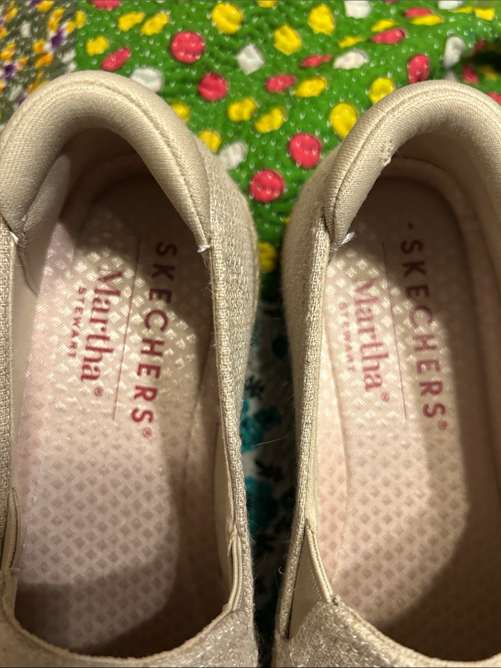 Skechers Martha Slip-On Espadrille in Neutral Beige Canvas upper. Sz 8 - Picture 9 of 10